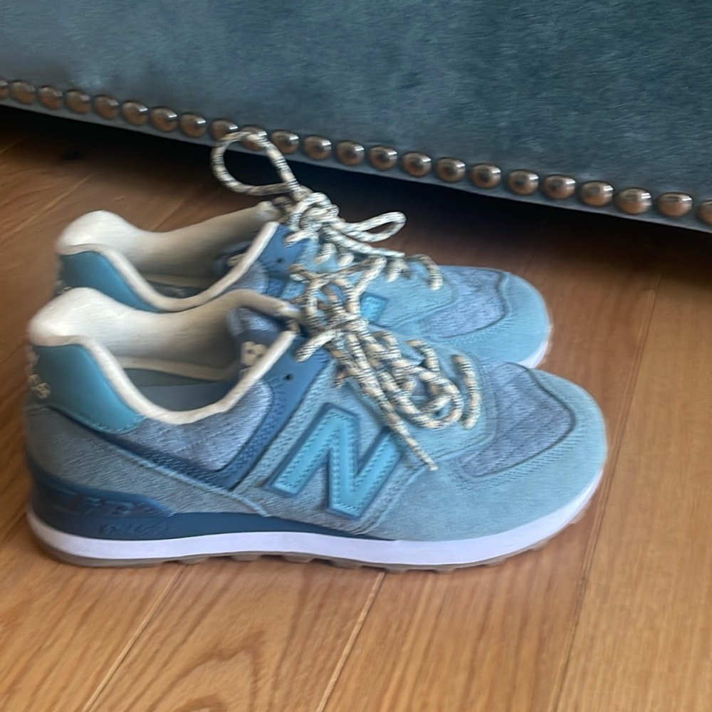 Women’s New Balance sneakers, never worn, brand new